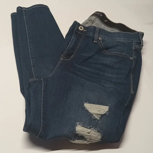 Torrid| plus size 16 R Premium sky high skinny ankle -Length Womens jeans. - Picture 9 of 9